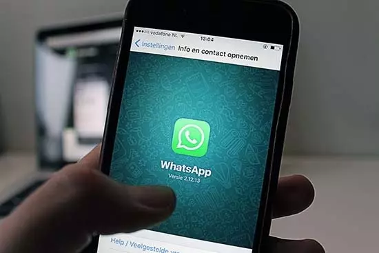 Установка, замена и блокировка статусов в WhatsApp